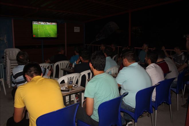 FUTBOL ŞAMDAN BAR´DA İZLENİR