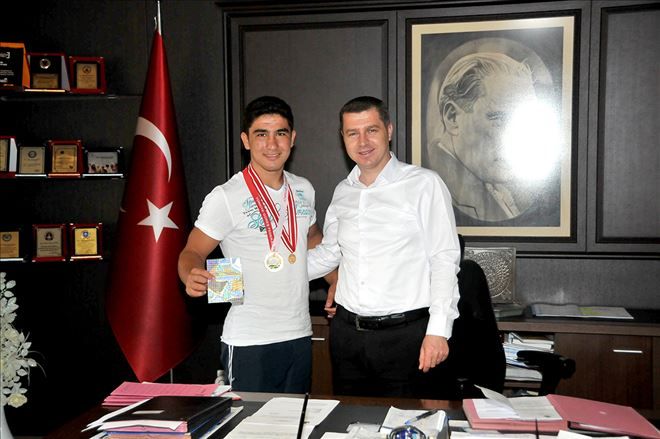 Çan Belediyesi Güreş Kulübü Sporcusu Feyzullah AKTÜRK Minderde Coşuyor