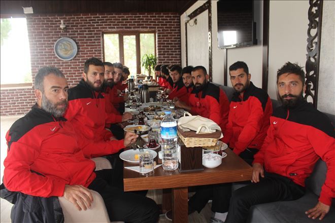 Çanakkale Medya Grubu Çanspor´a Kahvaltı Verdi