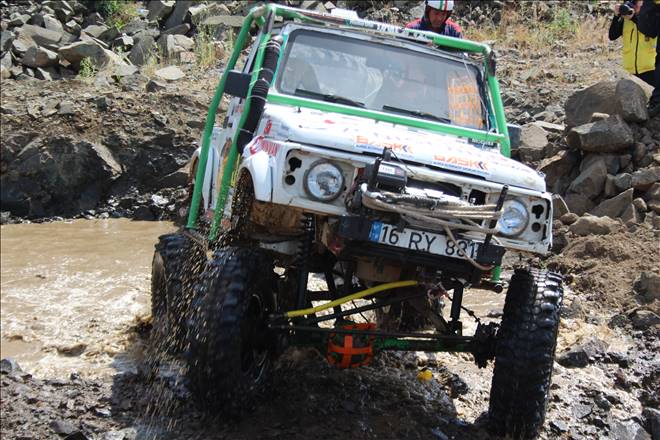 Off-Road Trial Türkiye Şampiyonası 3. ayak yarışları Çan'da başladı.