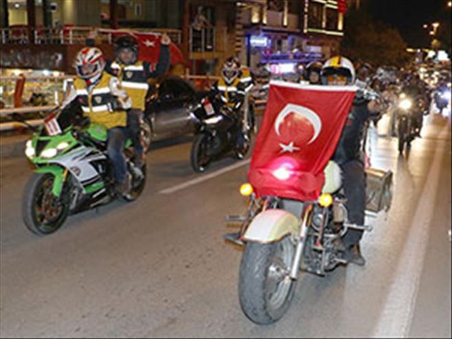 "MOTOSİKLETİNİ SÜSLE KORTEJE KATIL"