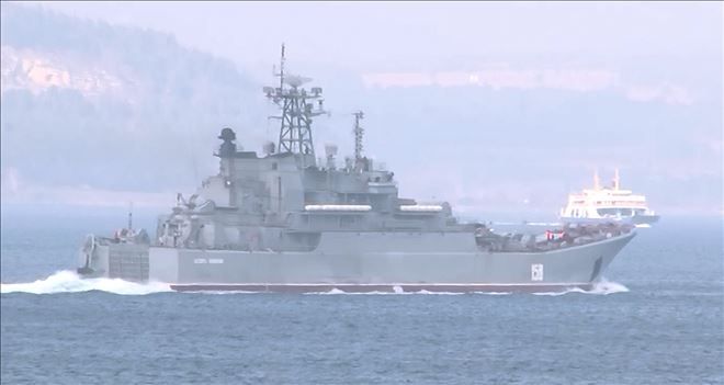 Rus Savaş Gemisi Çanakkale Boğazı´ndan Geçti