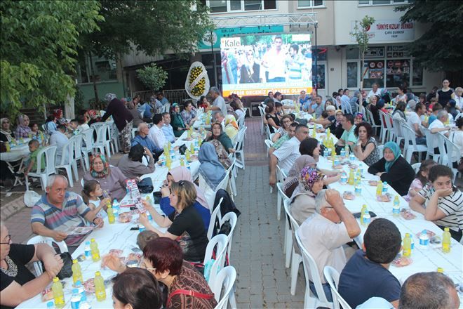 Kale Gurubu, Merhum Bodur´un ölümünün 40´ı ve iftar yemeğine 20 bin kişi katıldı.