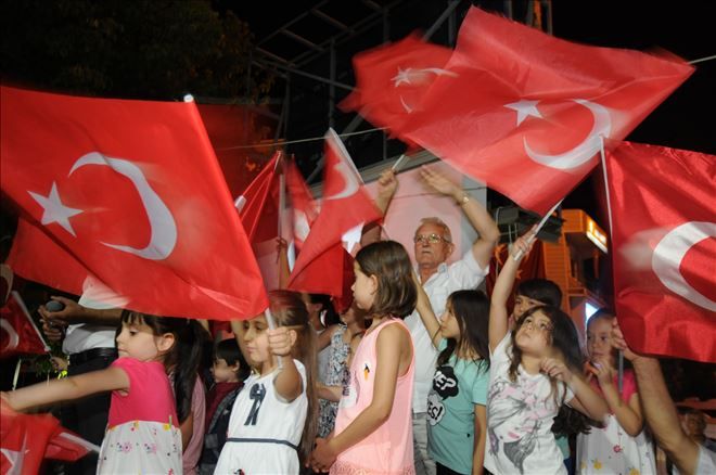 ÇANAKKALE RUHU ÇAN´DA; MİLLİ İRADE NÖBETİ BİNLERCE KİŞİYLE DEVAM EDİYOR…