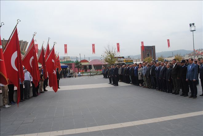 29 Ekim Kutlamaları Çelenk Koyma Töreni İle Başladı