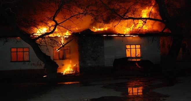 Bayramiç´te Belediyeye Ait Bina Yandı