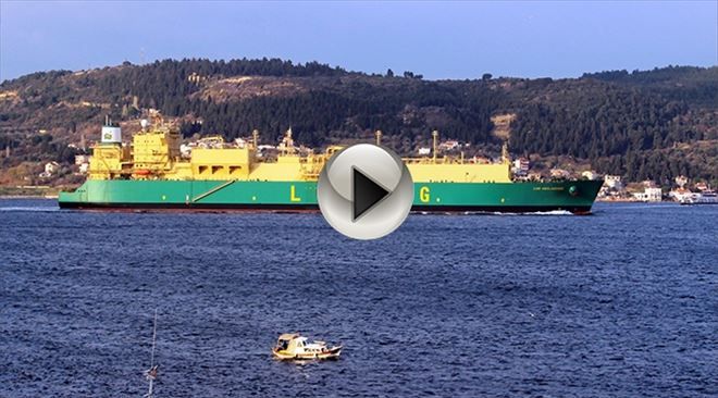 Doğalgaz tankeri Çanakkale Boğazı´ndan geçti