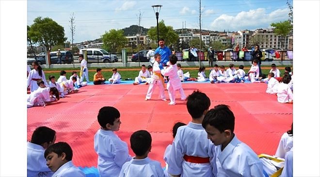 2. Biga Çocuk Olimpiyatlarında Karateciler Yoğun İlgi Gördü