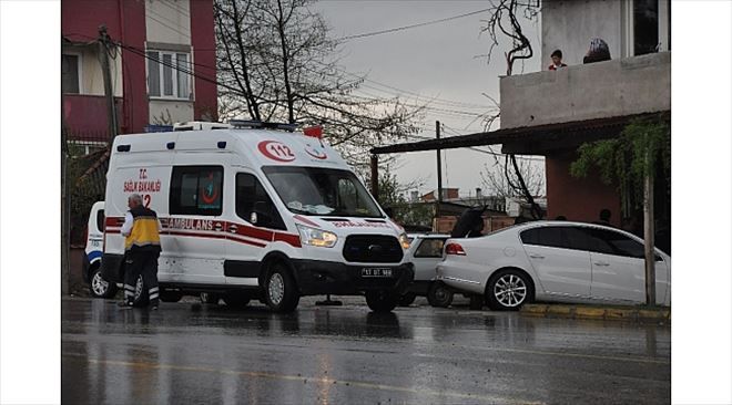 Çanakkale´de Trafik Kazası: 3 Yaralı