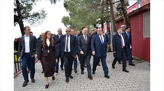 Bakan Müezzinoğlu, Biga´da İşçilerle Buluştu.