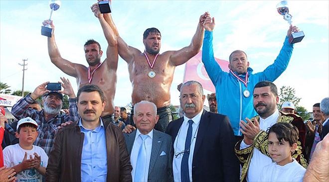 Kepez Belediyesi 49. Geleneksel Yağlı Pehlivan Güreşleri Kıran Kırana Geçti