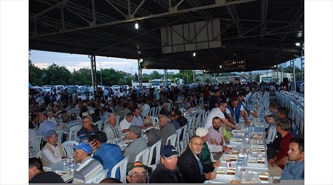 Yeniçiftlik Sakinleri 2 Bin Kişilik İftarda Bir Araya Geldi