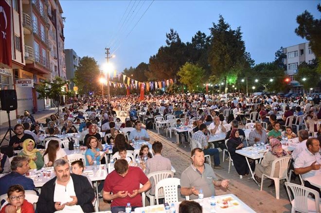 AK PARTİ İLÇE TEŞKİLATINDAN İFTAR YEMEĞİ