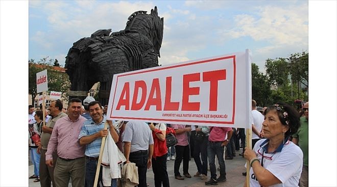 Çanakkale´de ´Adalet´ Yürüyüşüne Destek İçin Önce Durdular Sonra Yürüdüler