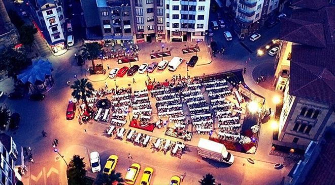 Cumhuriyet Meydanı´nda İftar Sofrası