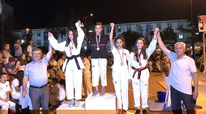 15 Temmuz Demokrasi Şehitleri Anma Açık Hava Taekwondo Marmara Şampiyonası Çanakkale´de Yapıldı