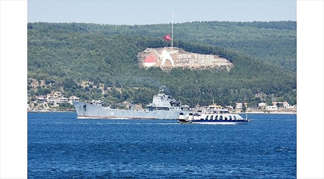 Rus Çıkarma Gemisi Boğazdan Geçti