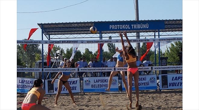 Lapseki 20´inci Plaj Voleybol Turnuvası Başladı
