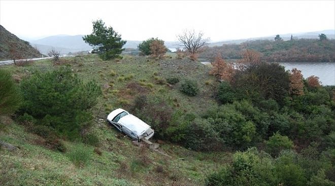 Yoldan çıktı, uçuruma yuvarlandı