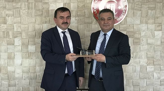 İl Milli Eğitim Müdürü Osman Özkan Çanakkale Onsekiz Mart Üniversitesi Rektörü Prof. Dr. Yücel Acer´i Ziyaret Etti