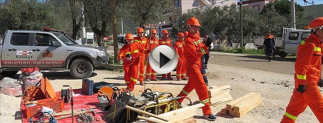 AFET GÖNÜLLÜLERİNDEN NEFES KESEN TATBİKAT