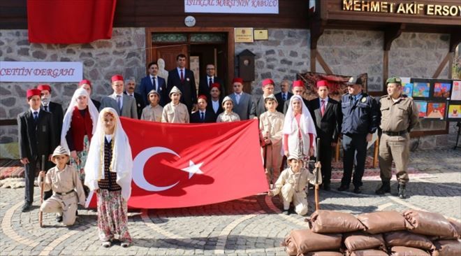 Mehmet Akif Ersoy´un Bayramiç´de Bulunan Evi Ziyaretçi Akınına Uğruyor