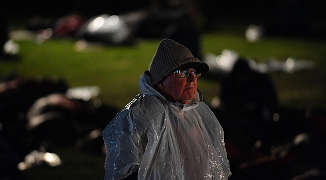 Anzaklar Uyku Tulumlarının İçerisinde Ayini Bekledi
