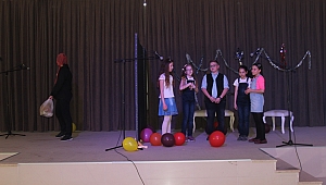 Çan Çevre Derneğinden Çocuklara Tiyatro Hediyesi