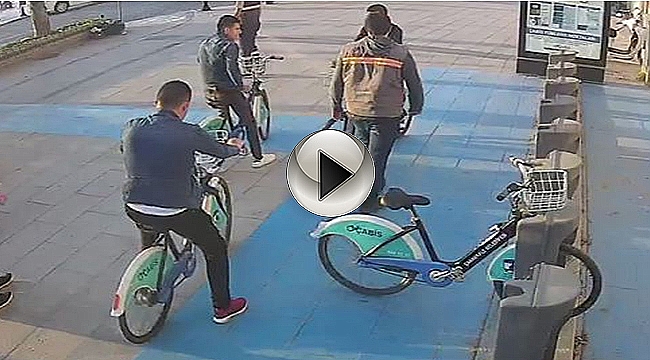 Küçük Çocuk Otobüsün Altında Kalmaktan Son Anda Kurtuldu