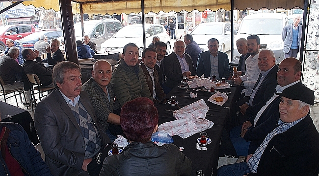 Lapseki'de Alparslan Türkeş Hayrına Lokma Dağıtıldı