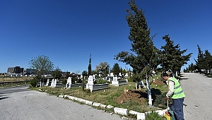 Mezarlıklarda Bakım Ve Onarım Çalışmaları Gerçekleştiriliyor