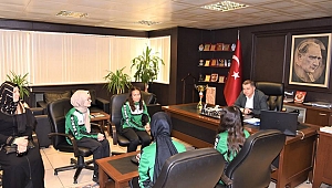 TENİS İL BİRİNCİLERİ HEYECANLARINI BAŞKAN KUZU'YLA PAYLAŞTI