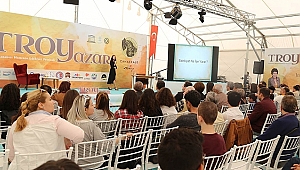 Yazar Tuğçe Isıyel, Çanakkale Troyazar Uluslararası Edebiyat Festivalinde