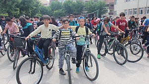 23 EYLÜL ORTAOKULUNDAN "BİSİKLETİNİ AL, SAĞLIKLI KAL" ETKİNLİĞİ