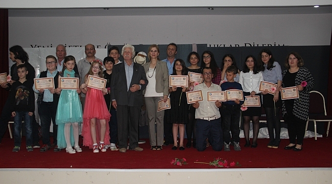 Çan'da 'Bir Buçuk Porsiyon Karışık' Oyunu Sahnelendi