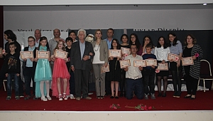 Çan'da 'Bir Buçuk Porsiyon Karışık' Oyunu Sahnelendi