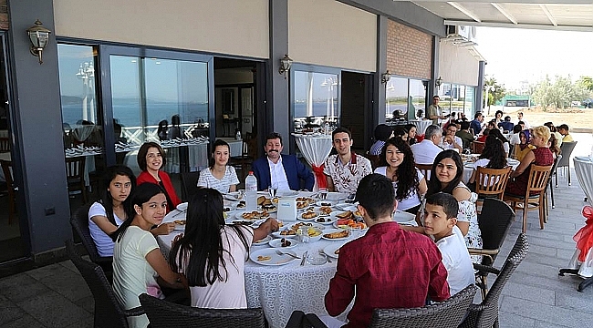 Vali Orhan Tavlı, Bayramda Çocuklarla Birlikte