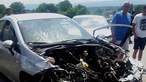 Hurma Köy Köprüsünde Otomobiller Kafa Kafaya Çarpıştı