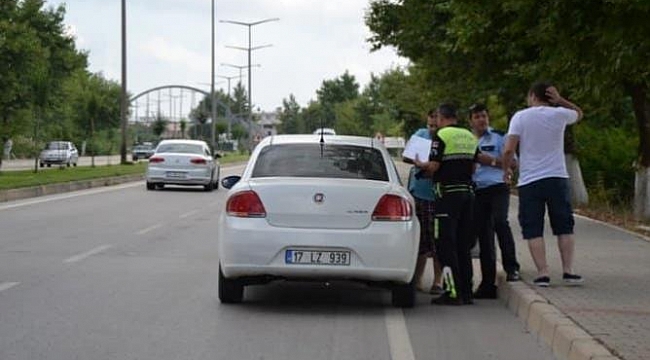 Karşıdan Karşıya Geçerken Araba Çarptı!