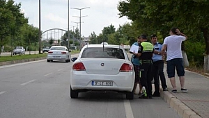 Karşıdan Karşıya Geçerken Araba Çarptı!