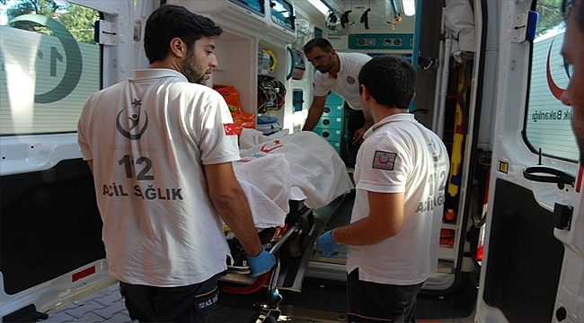 Bayramiç'te Motosikletle Traktör Çarpıştı