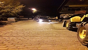 Çukuru Fark Etmedi, Otomobiliyle Çukura Girdi