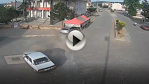 Otomobil Karpuz Tezgahına Daldı