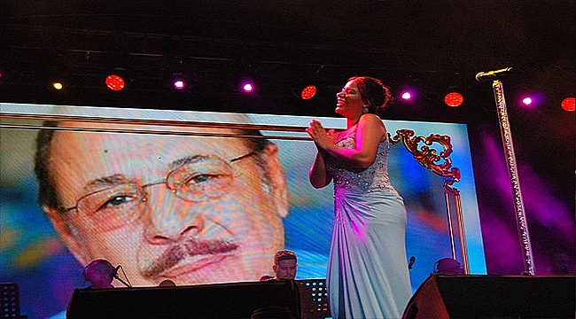 Zara, Bayramiç'te Konser Verdi