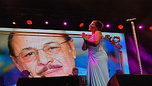 Zara, Bayramiç'te Konser Verdi