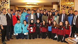 Hentbol, Voleybol ve Futsal İl Şampiyonu Öğrencilere Kahvaltı Verildi