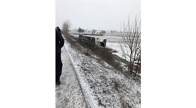 Kar Ve Tipi Otübüsü Devirdi