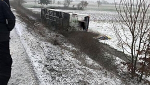 Kar Ve Tipi Otübüsü Devirdi