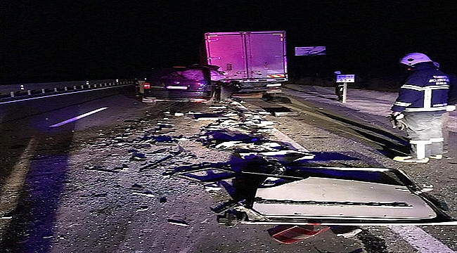 Otomobil Kamyona Çarptı: 1 Kişi Öldü, 1 Kişi De Yaralandı!