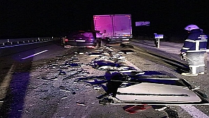 Otomobil Kamyona Çarptı: 1 Kişi Öldü, 1 Kişi De Yaralandı!